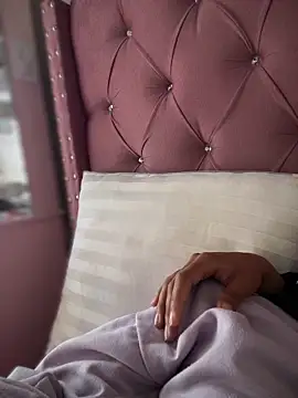 Violeet-Smith online show from April 2026 06:10:01 PM