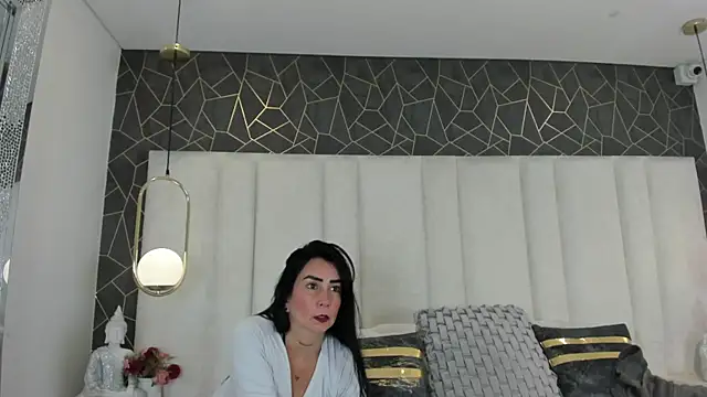 AnnieLove  online show from December 2025 12:00:02 PM