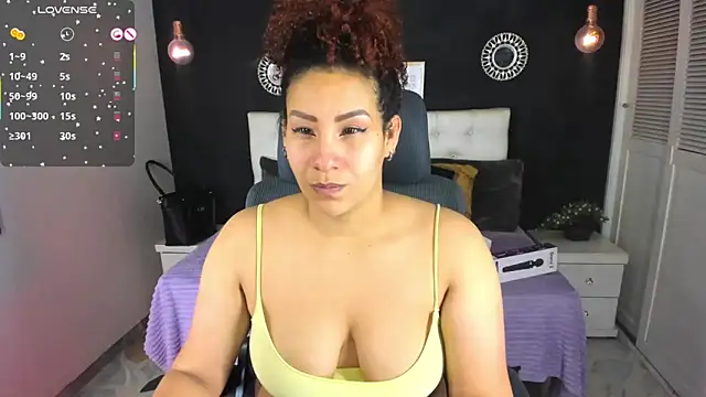 ROZZE MILA online show from April 2026 01:14:02 PM