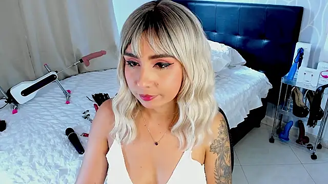 Emilyvalk  online show from February 2026 06:13:02 PM