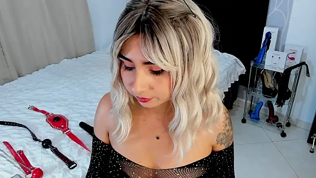 Emilyvalk  online show from February 2026 03:51:01 PM