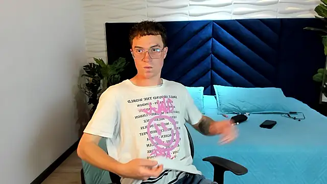 Lil James online show from March 2026 08:17:01 PM