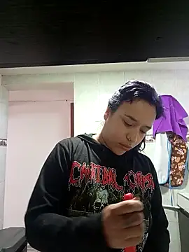 Isis Bathory online show from November 2025 01:18:02 PM