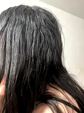 Selena Roa online show from December 2025 04:14:01 PM