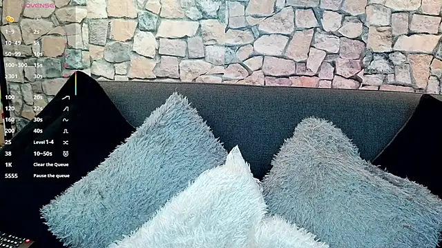 Snapshot of mia_roux1 chatting on October 2025 05:25:01 PM mia roux1 online show from October 2025 05:25:01 PM