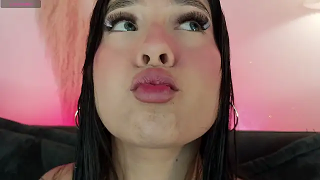 mia roux1 online show from June 2026 11:07:01 PM