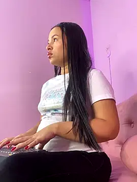 Snapshot of PaulaCruz01 chatting on October 2025 02:36:02 AM PaulaCruz01 online show from October 2025 02:36:02 AM