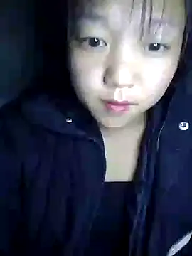 Quynhsumon online show from November 2025 01:44:02 PM