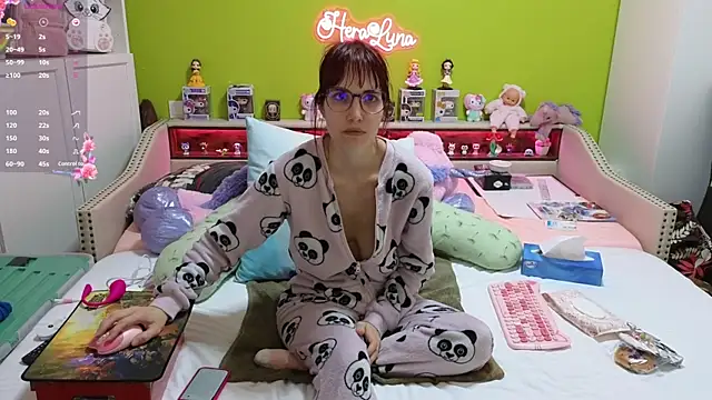  HeraLuna  online show from April 2026 07:55:02 PM