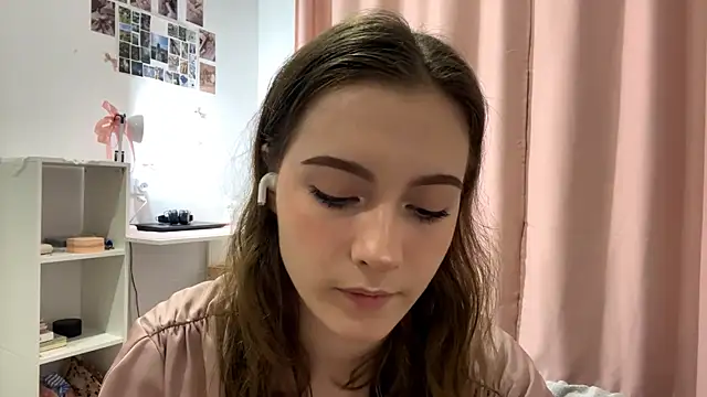 Snapshot of Kira_Sanders chatting on October 2025 07:12:01 PM Kira Sanders online show from October 2025 07:12:01 PM