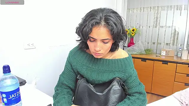 chloehanna online show from December 2025 07:55:01 PM