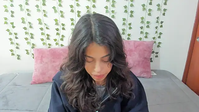 emily jonessxx online show from February 2026 07:03:02 PM