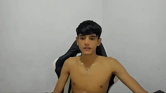 Cris curry02 online show from January 2026 04:12:02 PM