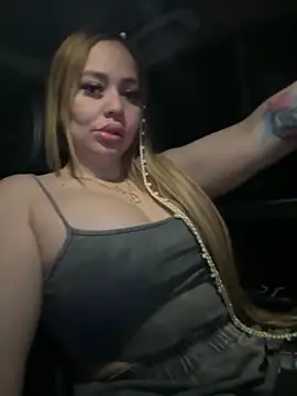 Snapshot of diorcamila chatting on October 2025 03:39:02 AM diorcamila online show from October 2025 03:39:02 AM