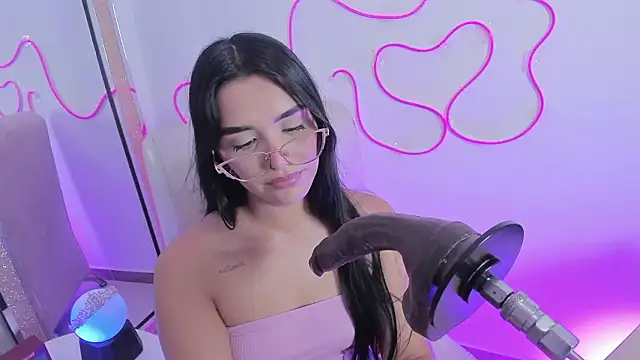 laana foxx online show from February 2026 01:47:02 AM