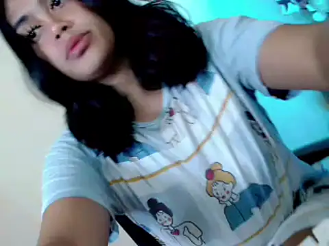 Snapshot of sassysiren28 chatting on February 2026 06:33:02 AM sassysiren28 online show from February 2026 06:33:02 AM