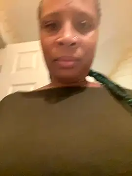 Snapshot of CreammieDelite chatting on October 2025 05:20:02 AM CreammieDelite online show from October 2025 05:20:02 AM