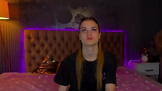 LuisaClover online show from November 2025 01:22:01 PM