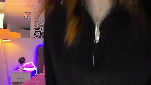 LuisaClover online show from February 2026 01:18:02 PM