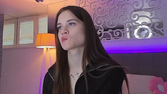 LuisaClover online show from February 2026 01:21:02 PM