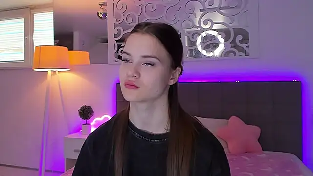 LuisaClover online show from March 2026 01:38:01 PM