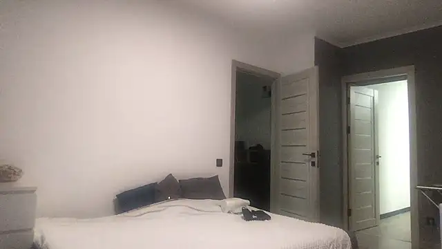 Snapshot of DollyRoma chatting on October 2025 09:24:01 AM DollyRoma online show from October 2025 09:24:01 AM