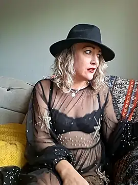 Snapshot of Raven_Fantastic chatting on October 2025 02:28:02 PM Raven Fantastic online show from October 2025 02:28:02 PM