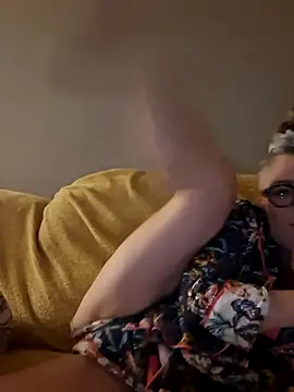 Snapshot of Raven_Fantastic chatting on October 2025 03:43:01 AM Raven Fantastic online show from October 2025 03:43:01 AM