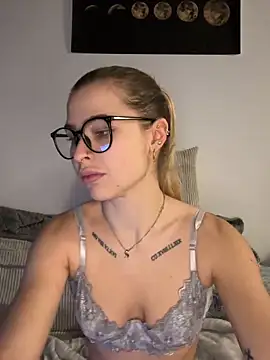 AlyssaSchwarz online show from December 2025 07:07:02 PM