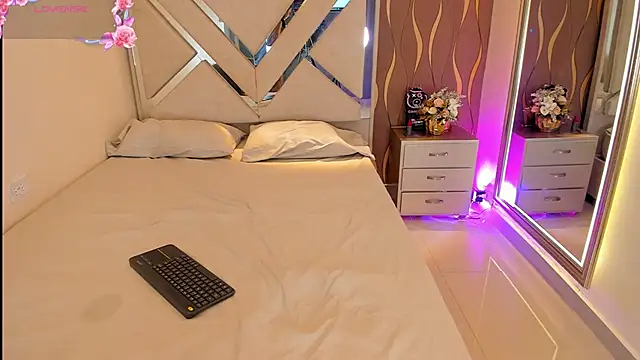 Snapshot of iam_nicolle chatting on November 2025 01:46:01 PM iam nicolle online show from November 2025 01:46:01 PM