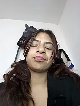Lunatemptress4 online show from April 2026 01:36:01 PM