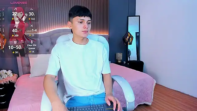 Maxii18  online show from October 2025 06:42:02 PM