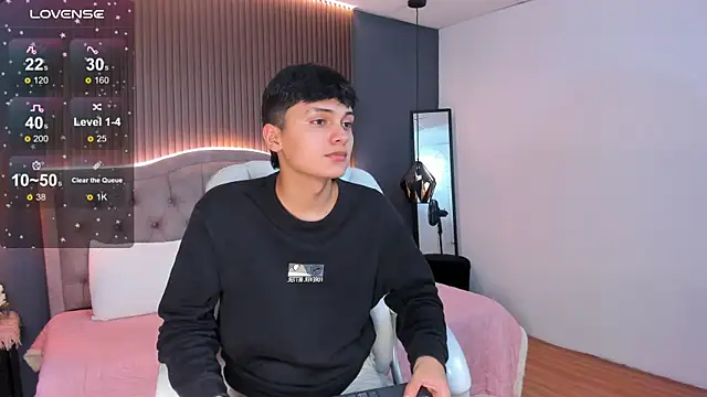 Maxii18  online show from November 2025 07:23:02 PM