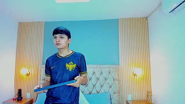 Maxii18  online show from January 2026 02:47:02 AM