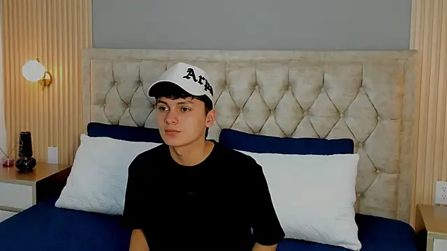 Maxii18  online show from January 2026 02:49:02 AM