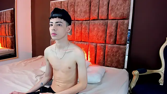 Sebastian Reed online show from November 2025 04:33:02 AM