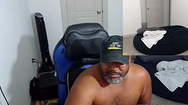 Snapshot of SplendaDaddy50 chatting on October 2025 01:35:01 AM SplendaDaddy50 online show from October 2025 01:35:01 AM