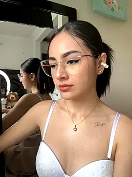 IslaCole online show from October 2025 06:25:02 PM