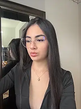 IslaCole online show from February 2026 10:39:01 PM