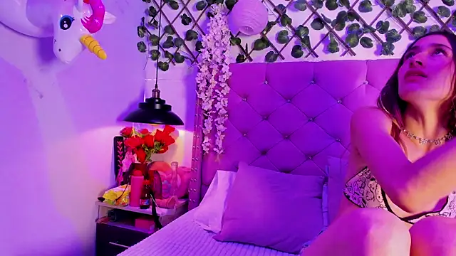 Snapshot of Violet-Storm- chatting on October 2025 08:38:01 PM Violet-Storm- online show from October 2025 08:38:01 PM