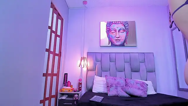 Violet-Storm- online show from December 2025 10:25:02 PM