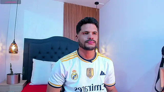 Snapshot of Hamilton_0 chatting on October 2025 09:19:02 PM Hamilton 0 online show from October 2025 09:19:02 PM