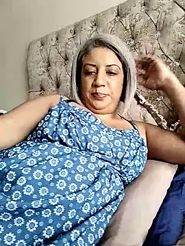 IndianLara online show from November 2025 06:01:01 AM