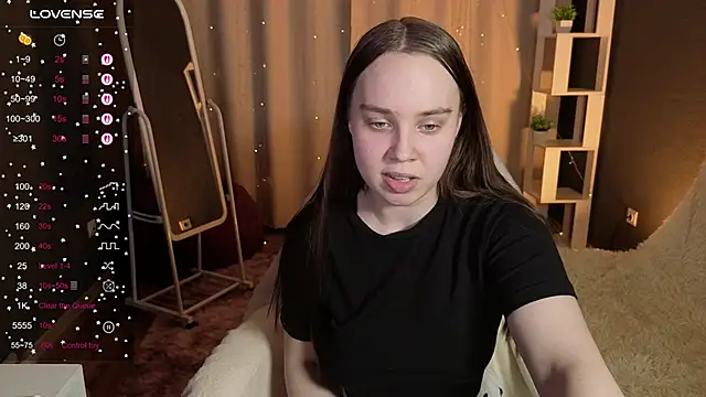 Snapshot of LunaDreeam chatting on November 2025 03:33:02 PM LunaDreeam online show from November 2025 03:33:02 PM