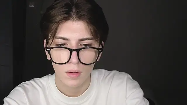 Snapshot of Oliver_star_boy_ chatting on October 2025 08:37:02 PM Oliver star boy  online show from October 2025 08:37:02 PM