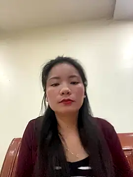 Bee Yellow00 online show from November 2025 04:33:02 AM