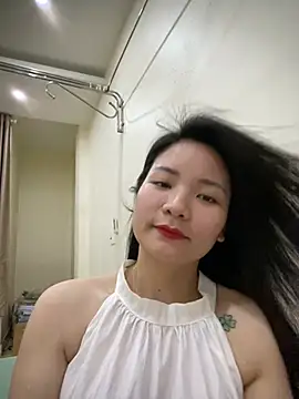 Bee Yellow00 online show from March 2026 05:19:01 AM