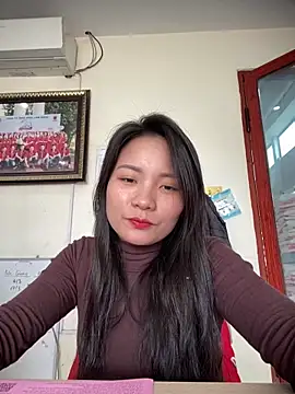 Bee Yellow00 online show from March 2026 03:01:02 AM