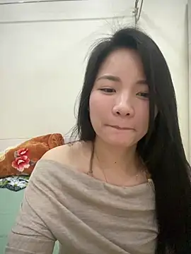 Bee Yellow00 online show from April 2026 04:57:02 AM