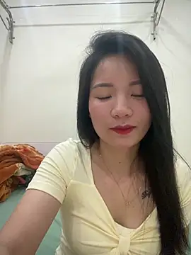 Bee Yellow00 online show from April 2026 04:52:01 AM